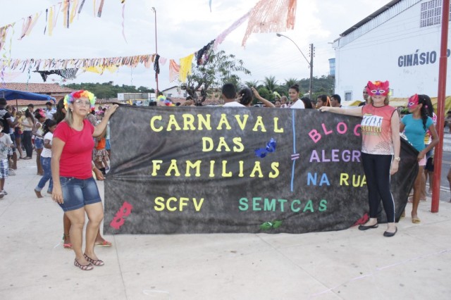 Blocos de rua animam segundo dia de carnaval em Miguel Alves - Imagem 7