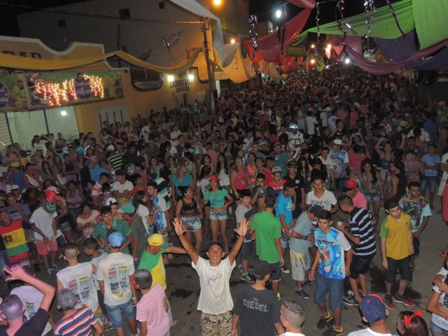 Público surpreende na primeira noite de Carnaval de Pedro II - Imagem 38