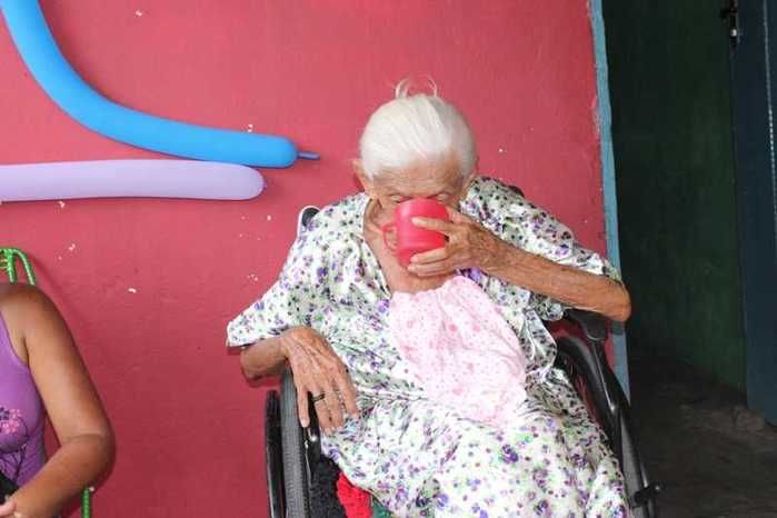 Senhora completa 100 anos e recebe homenagem surpresa família em São João do Arraial - Imagem 20