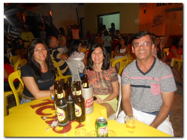 Terceira noite de Carnaval em Inhuma atrai muitos foliões - Imagem 20