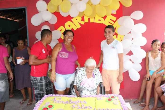 Senhora completa 100 anos e recebe homenagem surpresa família em São João do Arraial - Imagem 15