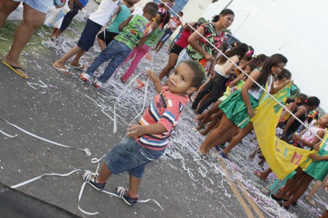 Blocos de rua animam segundo dia de carnaval em Miguel Alves - Imagem 2