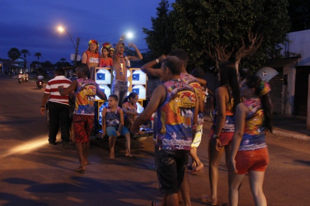 Blocos de rua animam segundo dia de carnaval em Miguel Alves - Imagem 14