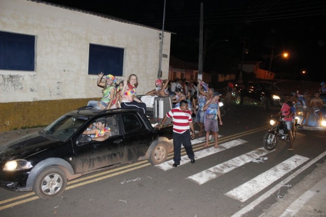 Blocos de rua animam segundo dia de carnaval em Miguel Alves - Imagem 18