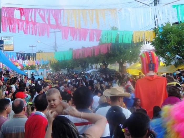 Bloco Os Gatões arrasta quase 25 mil pessoas para avenida - Imagem 54