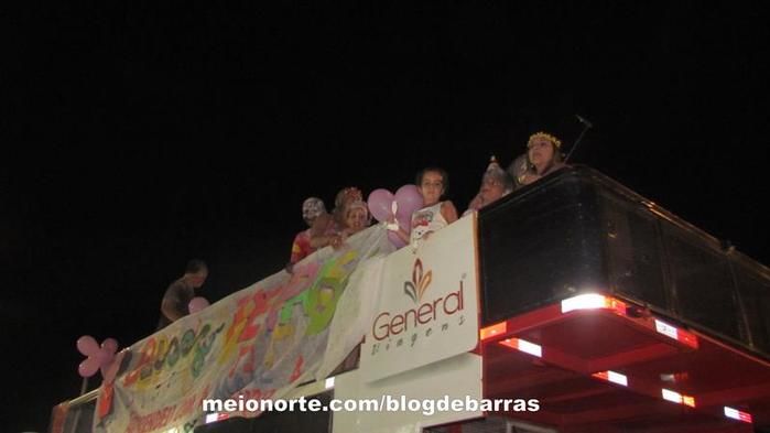 Alegria e descontração no tradicional 'Bloco dos Sujos' - Imagem 8