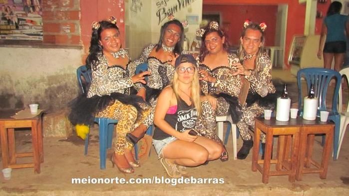 Alegria e descontração no tradicional 'Bloco dos Sujos' - Imagem 74