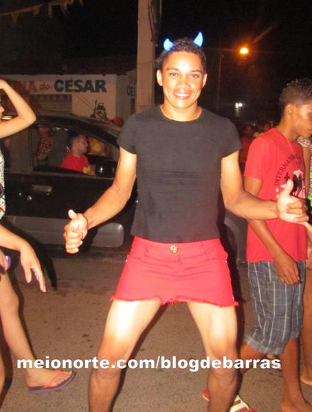 Alegria e descontração no tradicional 'Bloco dos Sujos' - Imagem 46