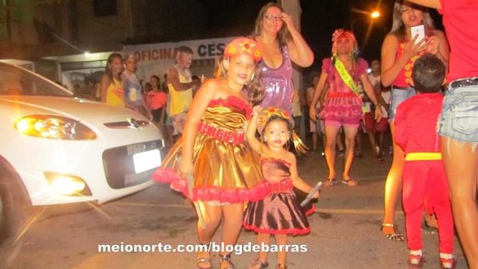 Alegria e descontração no tradicional 'Bloco dos Sujos' - Imagem 51