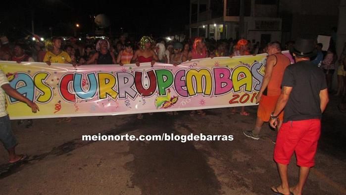 Alegria e descontração no tradicional 'Bloco dos Sujos' - Imagem 12