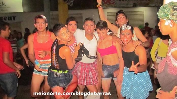 Alegria e descontração no tradicional 'Bloco dos Sujos' - Imagem 9