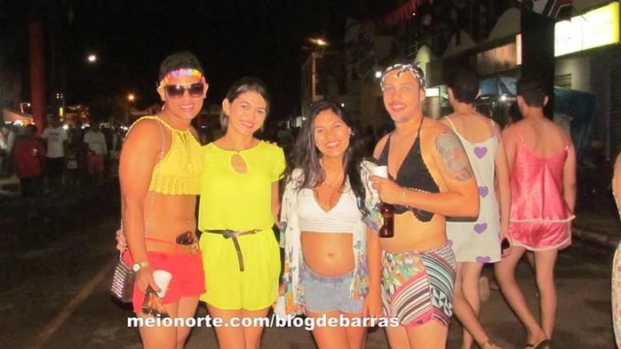 Alegria e descontração no tradicional 'Bloco dos Sujos' - Imagem 71