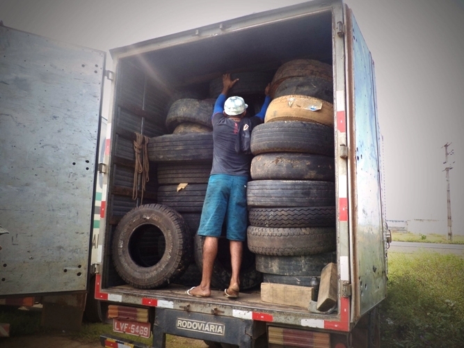 Secretaria de Saúde coleta pneus para combater a Dengue em Campo Maior  - Imagem 2