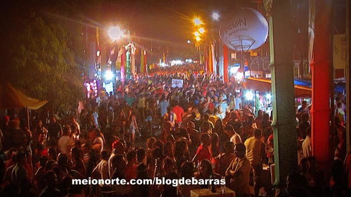 Alegria e descontração no tradicional 'Bloco dos Sujos' - Imagem 85