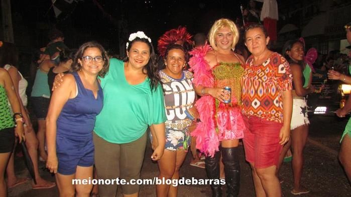 Alegria e descontração no tradicional 'Bloco dos Sujos' - Imagem 24