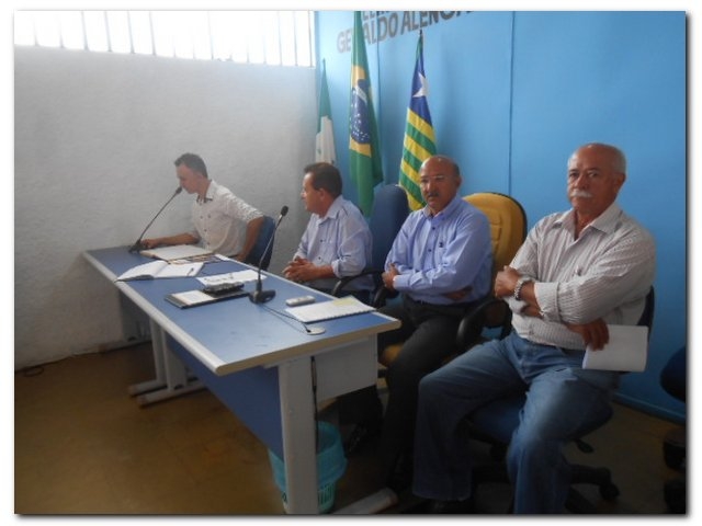 Prefeito Municipal Dr. Moura deixa mensagem na Câmara de Vereadores na abertura dos trabalhos do ano de 2015 - Imagem 1