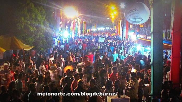 Alegria e descontração no tradicional 'Bloco dos Sujos' - Imagem 89