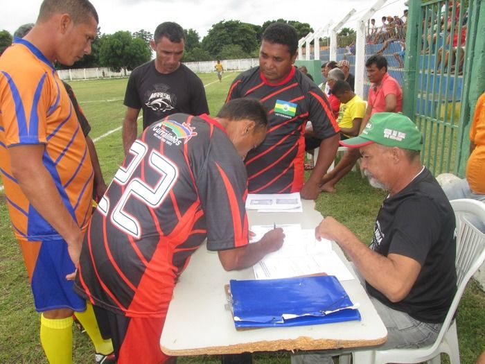 Demerval Lobão vence o time de Curralinhos na abertura do Campeonato dos quarentões em Agricolândia - Imagem 4