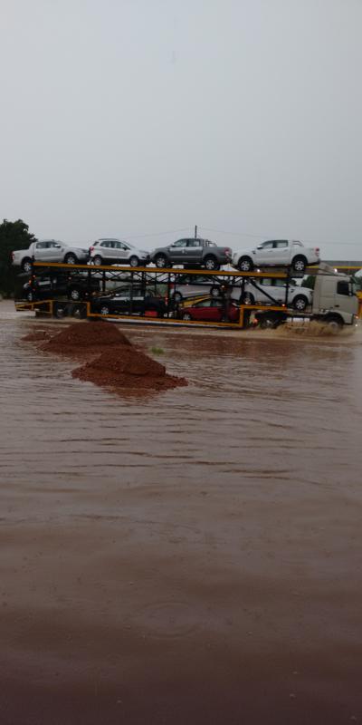 Fortes chuvas alagam trecho da BR-316 próximo a Elesbão Veloso e dificulta trânsito  - Imagem 11