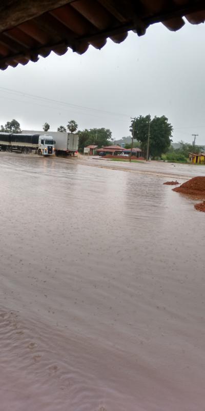 Fortes chuvas alagam trecho da BR-316 próximo a Elesbão Veloso e dificulta trânsito  - Imagem 10