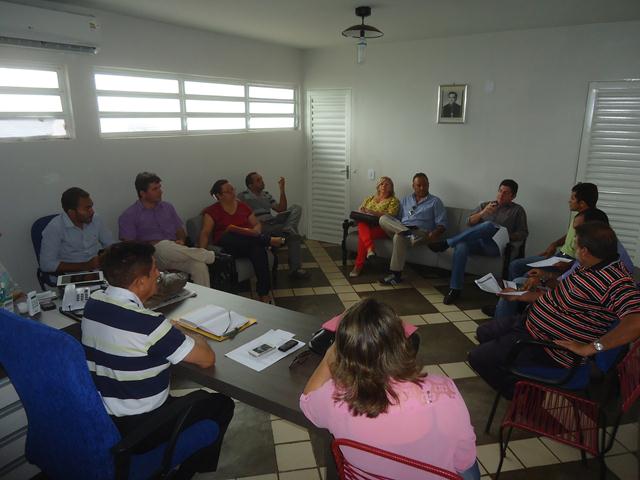 Prefeito realizou reunião com Seus Assessores Para Traçar Metas - Imagem 8