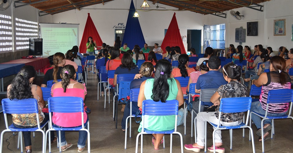 Informações educacionais municipais marcam segundo dia da Semana Pedagógica 2015