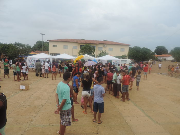 Prefeito faz corte do bolo de 21 anos da cidade - Imagem 7