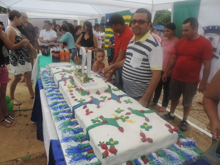 Prefeito faz corte do bolo de 21 anos da cidade - Imagem 5
