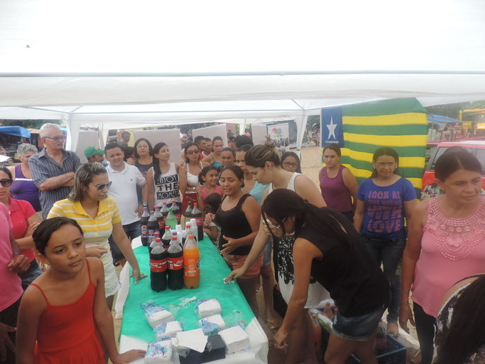 Prefeito faz corte do bolo de 21 anos da cidade - Imagem 13