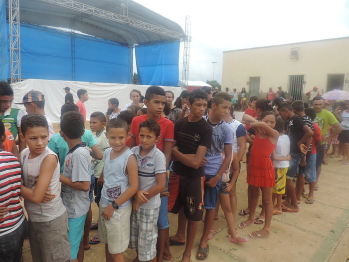 Prefeito faz corte do bolo de 21 anos da cidade - Imagem 6