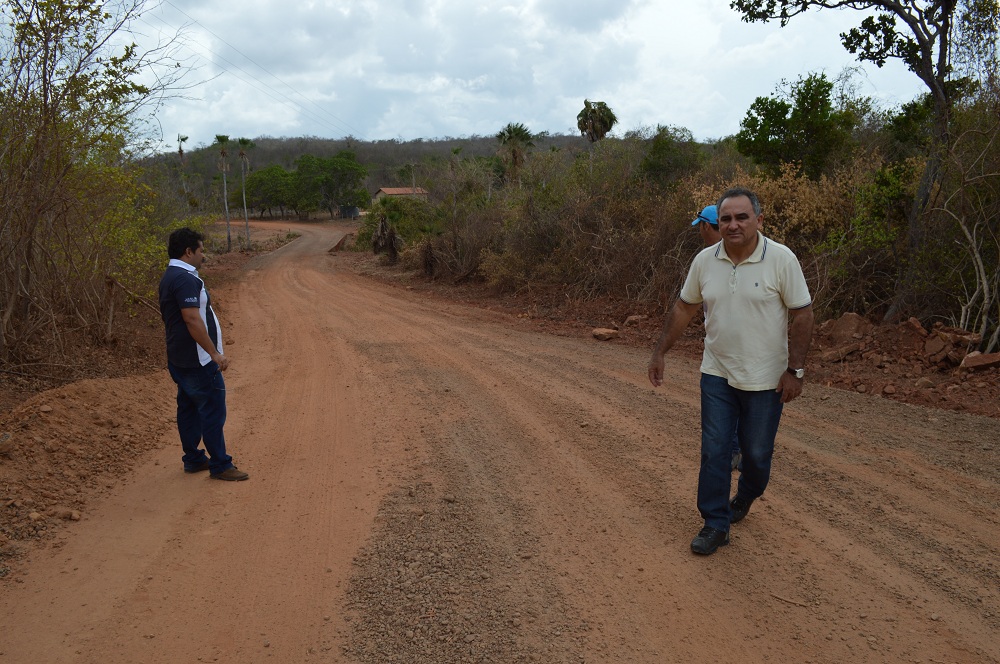 Prefeitura de Buriti dos Lopes constrói e recupera estradas na zona rural