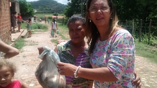 Prefeitura de Miguel Alves doa 1 tonelada de peixes a famílias carentes - Imagem 8
