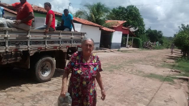 Prefeitura de Miguel Alves doa 1 tonelada de peixes a famílias carentes - Imagem 10