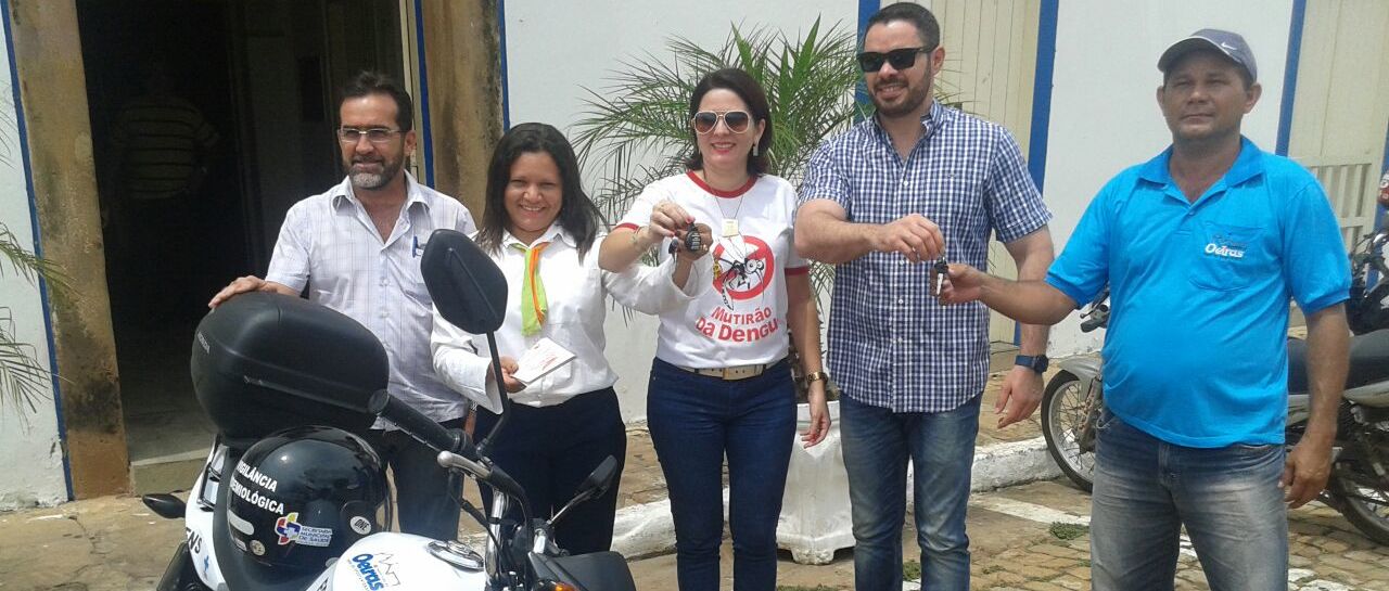 Prefeito Lukano Sá entrega motos para otimizar serviços em Oeiras