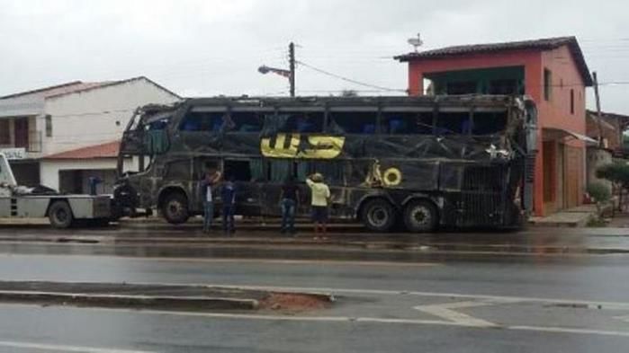 Ônibus da Banda Garota Safada sofre acidente em São Luiz do curu a 79 Km de Fortaleza - Imagem 4