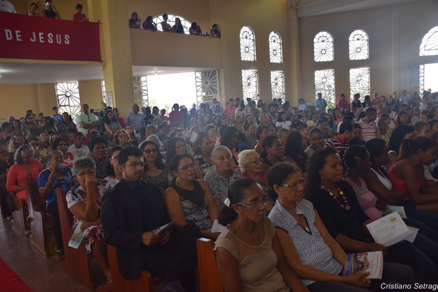 Instalação da Paróquia Divino Espírito Santo atrai multidão - Imagem 1