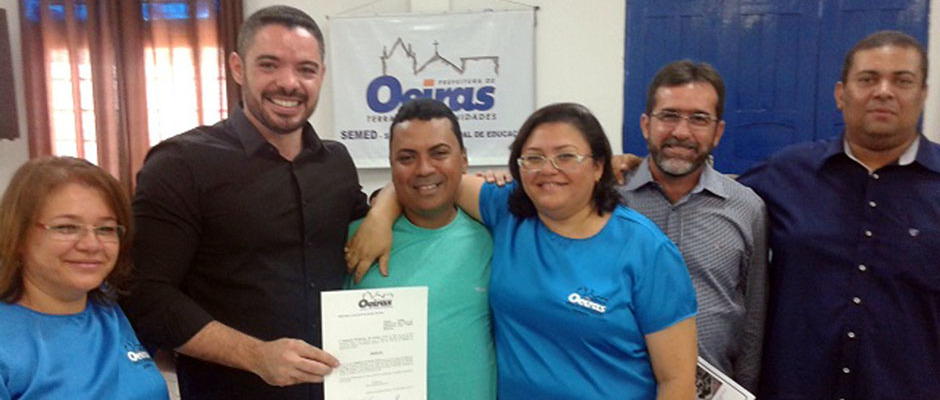 Prefeito Lukano Sá empossa aprovados na área de educação em concurso de Oeiras