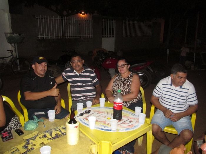 Prefeito Walter Alencar participa da primeira Noite de Festejos e sorteia cinco grade de cerveja em cada Barraca no Residencial Novo Horizonte  - Imagem 1