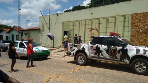 Moradores fazem protesto para dar visibilidade ao desaparecimento de rapaz em Palmeirais - Imagem 7