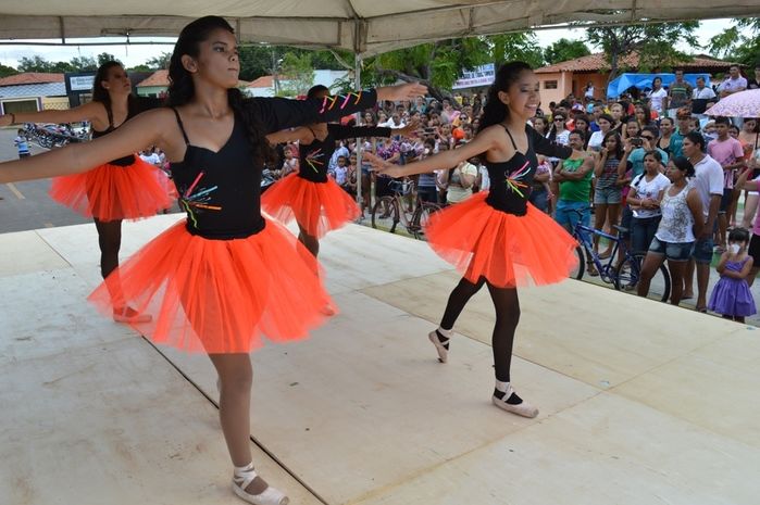 Nota aniversário da cidade II -  Momento das apresentações artísticas na Praça - Imagem 18