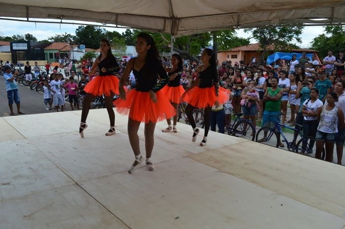 Nota aniversário da cidade II -  Momento das apresentações artísticas na Praça - Imagem 16