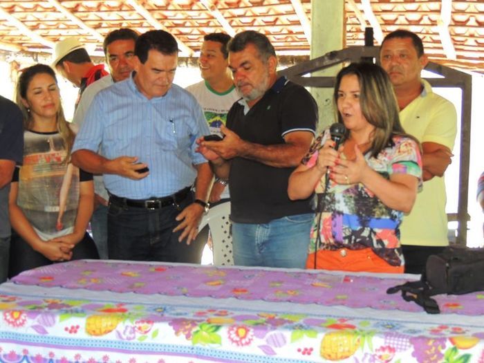 Inauguração na Zona Rural teve a participação do povo, parceiros, secretários, asessores e até vereador de oposição - Imagem 25
