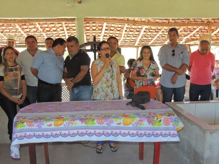 Inauguração na Zona Rural teve a participação do povo, parceiros, secretários, asessores e até vereador de oposição - Imagem 21