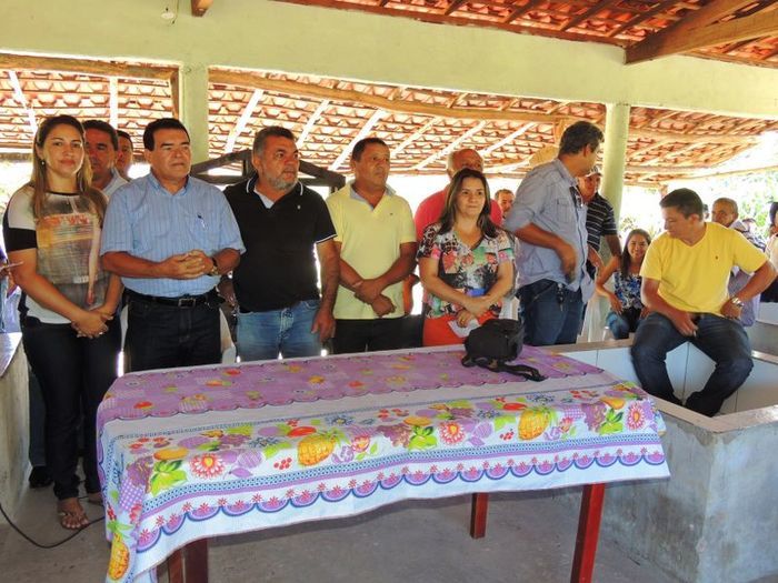 Inauguração na Zona Rural teve a participação do povo, parceiros, secretários, asessores e até vereador de oposição - Imagem 9