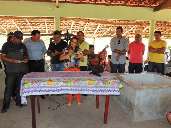Inauguração na Zona Rural teve a participação do povo, parceiros, secretários, asessores e até vereador de oposição - Imagem 24