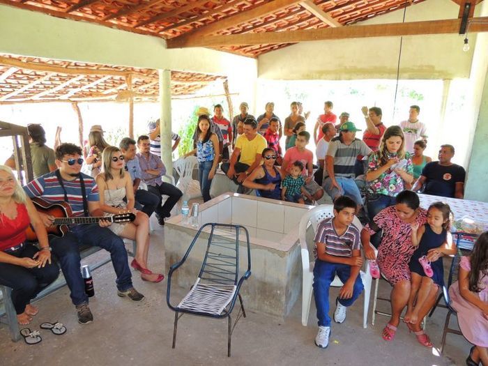 Inauguração na Zona Rural teve a participação do povo, parceiros, secretários, asessores e até vereador de oposição - Imagem 2