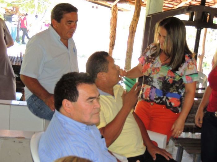 Inauguração na Zona Rural teve a participação do povo, parceiros, secretários, asessores e até vereador de oposição - Imagem 3
