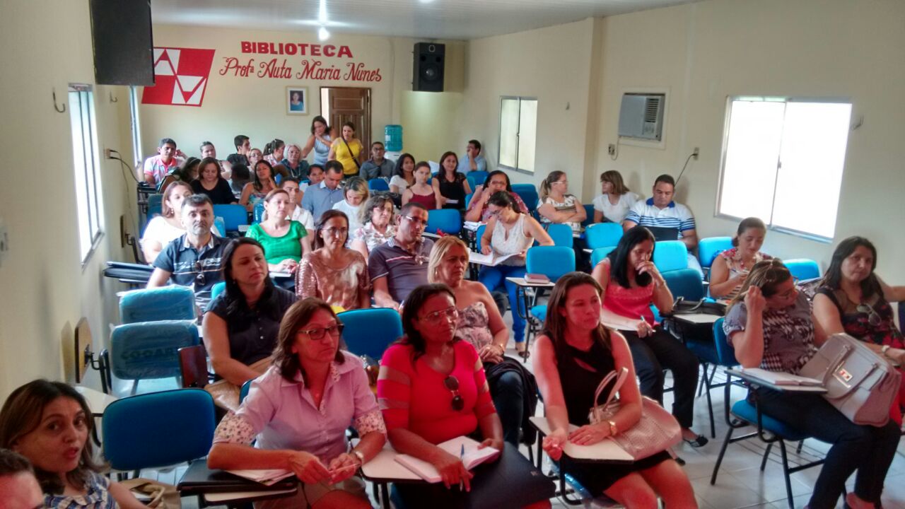 Secretária de Educação participa de reunião técnica do PME em Picos