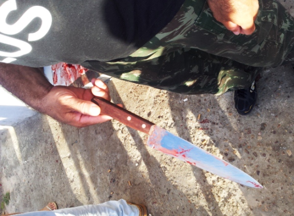 Marido que levou facada da esposa tenta vingança ao sair do hospital, mas é preso - Imagem 2