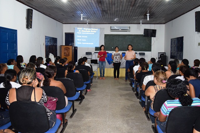 Merendeiras das escolas municipais participam de capacitação - Imagem 1